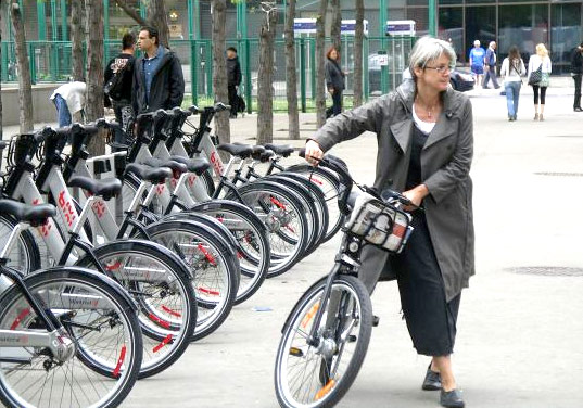  A Parigi inquinamento da smog oltre soglia: biciclette e car sharing gratis per tutti
