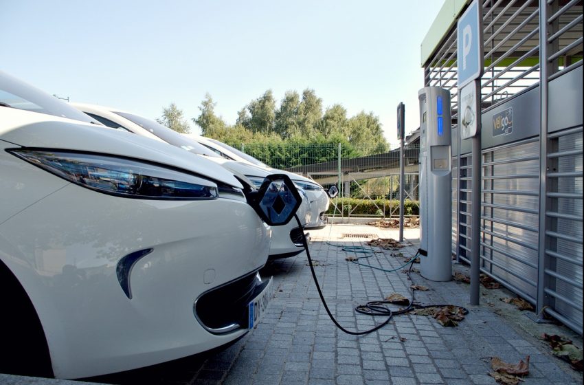  Auto elettriche: parità di costi con le benzina entro il 2024