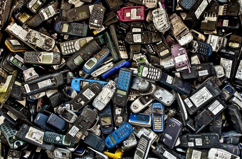  Telefonini: dismessi continuamente, raramente riciclati