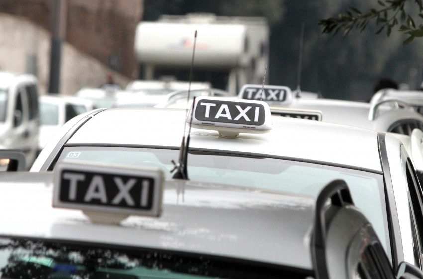 Taxi, a Milano la protesta contro l’app Uber