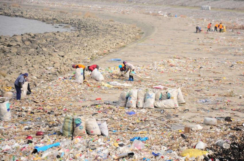  I fiumi del mondo più inquinati dalla plastica: la TOP10 di Alex Bellini