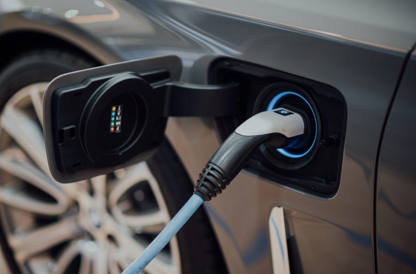  “Smart Mobility Report 2021”: record auto elettriche