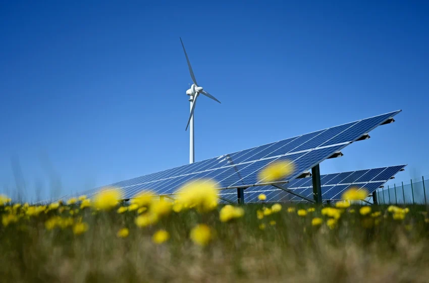  Ue: eolico e solare hanno generato più elettricità del gas nel 2022