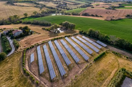 Fotovoltaico a terra: la strada possibile tra agricoltori e imprese